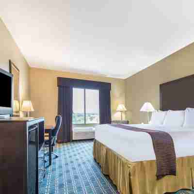 Days Inn & Suites by Wyndham Mineral Wells Rooms