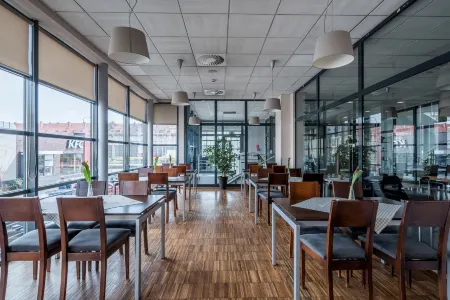 Weiser Hotel Отели рядом с достопримечательностью «Archive Wroclaw University of Technology»