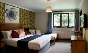 Little Foxes Hotel & Gatwick Airport Parking - Housity