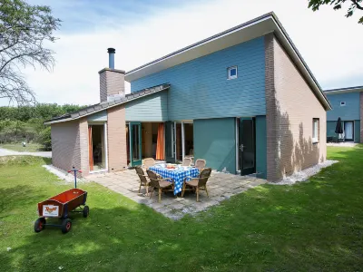 Restyled Holiday Home with Fireplace Near Beach Hotels in Loosduinen