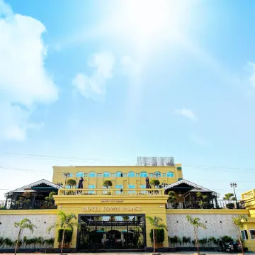 Hotel Town Palace