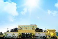 Hotel Town Palace Hoteles cerca de Riyaz General Store