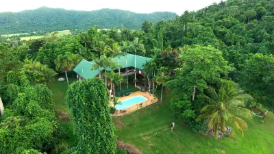 傑卡盧樹屋雨林休閑旅館