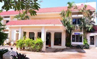 Hotel Badami Court - Housity