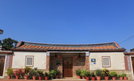 Longmen Inn Bed and Breakfast - Housity