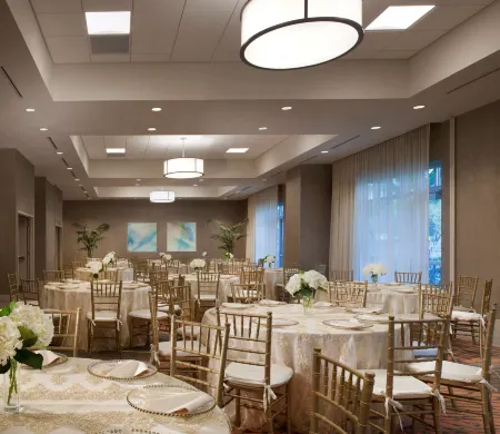 Homewood Suites by Hilton Miami Dolphin Mall Отели рядом с достопримечательностью «Bass Pro Shops»