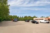 Howard Johnson by Wyndham Gravenhurst - parking