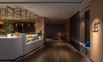 3. Hyatt Pl..