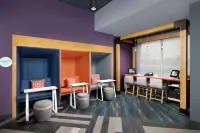 Tru by Hilton Louisville East - 3-Star