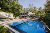 Elixir Woods Luxury Resort and Spa, Munnar - balcony