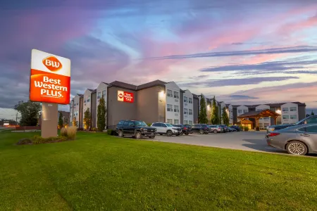 Best Western Plus Rose City Suites Отели в г. Порт Колборн