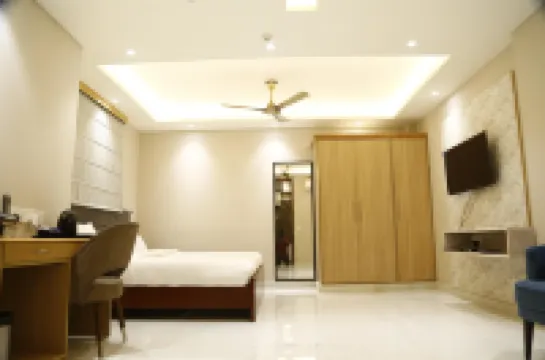 Jaiminis Landmark Hotels near Tomb of Adham Khan