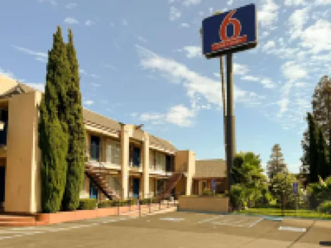 Studio 6 Vallejo, CA  Napa Valley Hotels in Vallejo