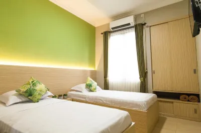 Azzahra Guest House Syariah Juanda Отели в г. Sedati