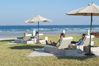 The Salty Mermaid Oceanfront Hotel - Beach