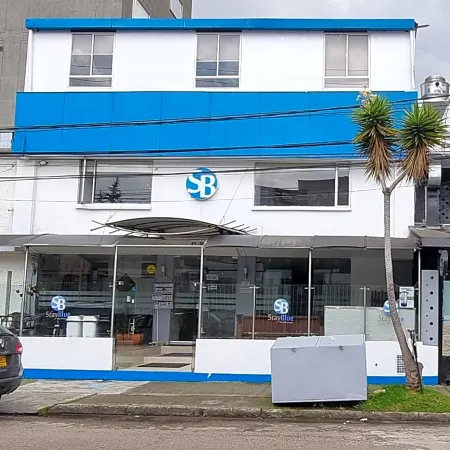 Stay Blue Hotel Отели рядом с достопримечательностью «Конгресс-центр G12»