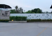 Le Lerts Living Hotel