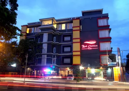 Red Chilies Hotel Отели рядом с достопримечательностью «Balekambang Park»