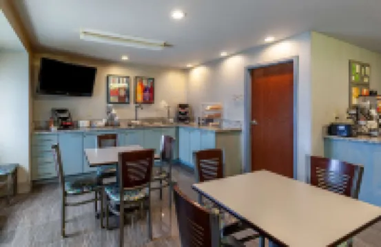 Best Western Plus Woodstock Inn  Suites