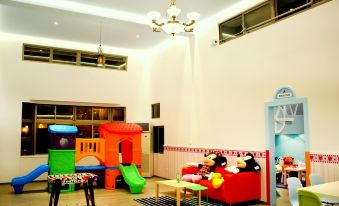Poetic Castle-Family Theme Villa