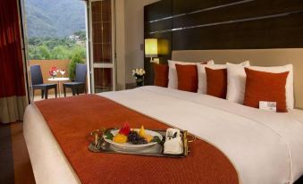 Altamira Village Hotel & Suites