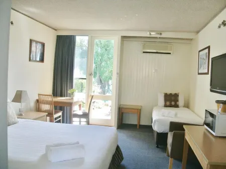 Parkwood Motel & Apartments