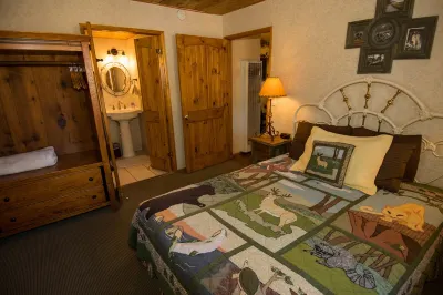 Hillcrest Suites & Cabins