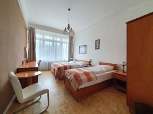 Hotel Jana / Pension Domov Mladeze