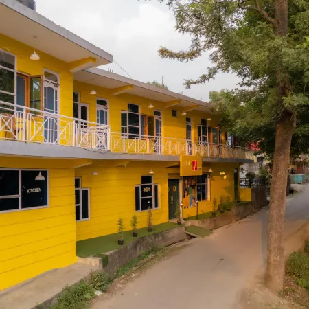 Whoopers Hostel Bir- Friends Themed