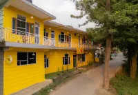 Whoopers Hostel Bir- Friends Themed