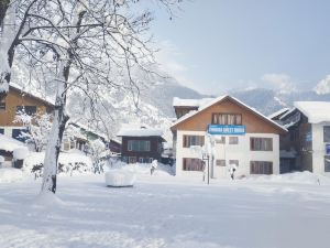 Hotel Zebrina, Pahalgam