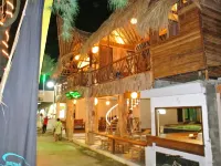 Samba Villas Beachfront View Hotels in Гили Траванган