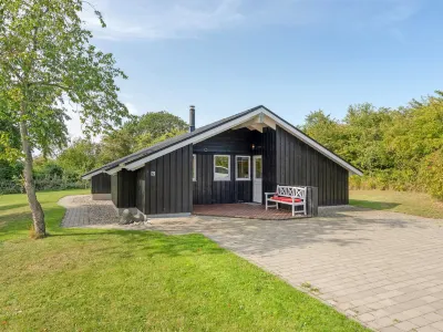 "Gram" - 450m from the Sea Hotels near Naturlegeplads