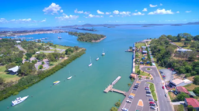 The Queens Gladstone Hotels in Gladstone Central