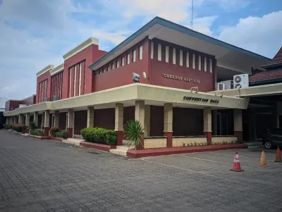 Zamrud Hotel & Convention Hotels in Kejaksan
