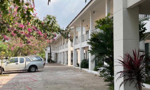 Ivory House Sriracha