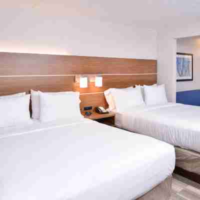 Holiday Inn Express & Suites Indianapolis Dtn-Conv Ctr Area Rooms