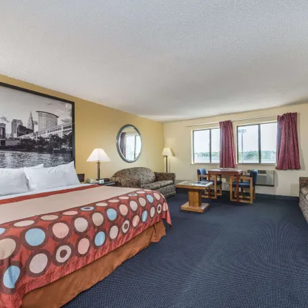 Super 8 by Wyndham Franklin/Middletown Area