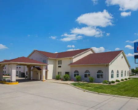 Motel 6 Omaha, NE - IAT West Hotels in Sarpy County