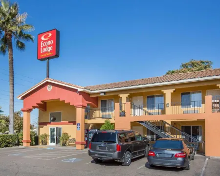 Econo Lodge Inn & Suites Lodi - Wine Country Area