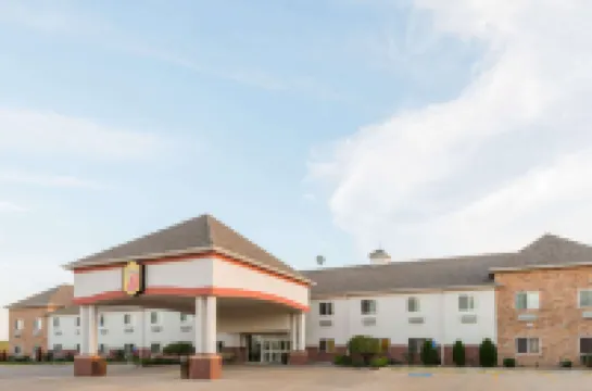 Super 8 by Wyndham Salina Hotels in Salina