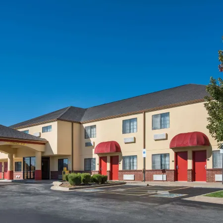 Super 8 by Wyndham Claremore OK