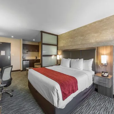Comfort Inn & Suites Airport North Hotels near Fourth Street