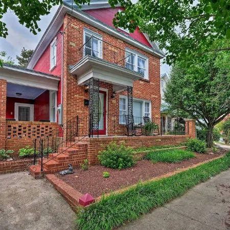 New Bern Home w/ Yard, Grill + Walkable Location