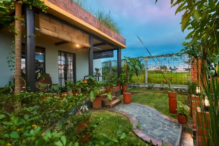 Tzy-No Cottage Yogyakarta Отели рядом с достопримечательностью «Base camp pakem raya»