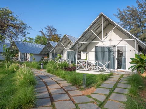 Praveg Beach Resort, Lighthouse, Daman