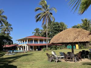 Las Lajas Beach Resort