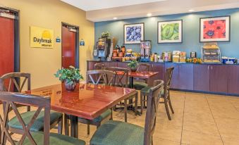Days Inn by Wyndham Rockdale Texas