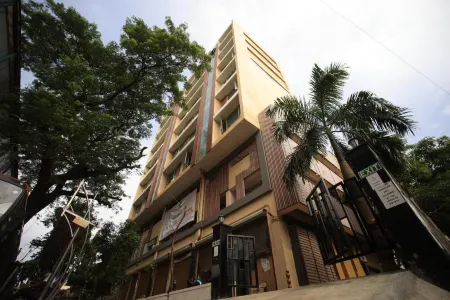 The Byke Delotel Отели рядом с достопримечательностью «Глобал Випассана Пагода»