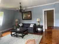 2Br Private Victorian Apartment in City Location on Half Acre Sleeps 5